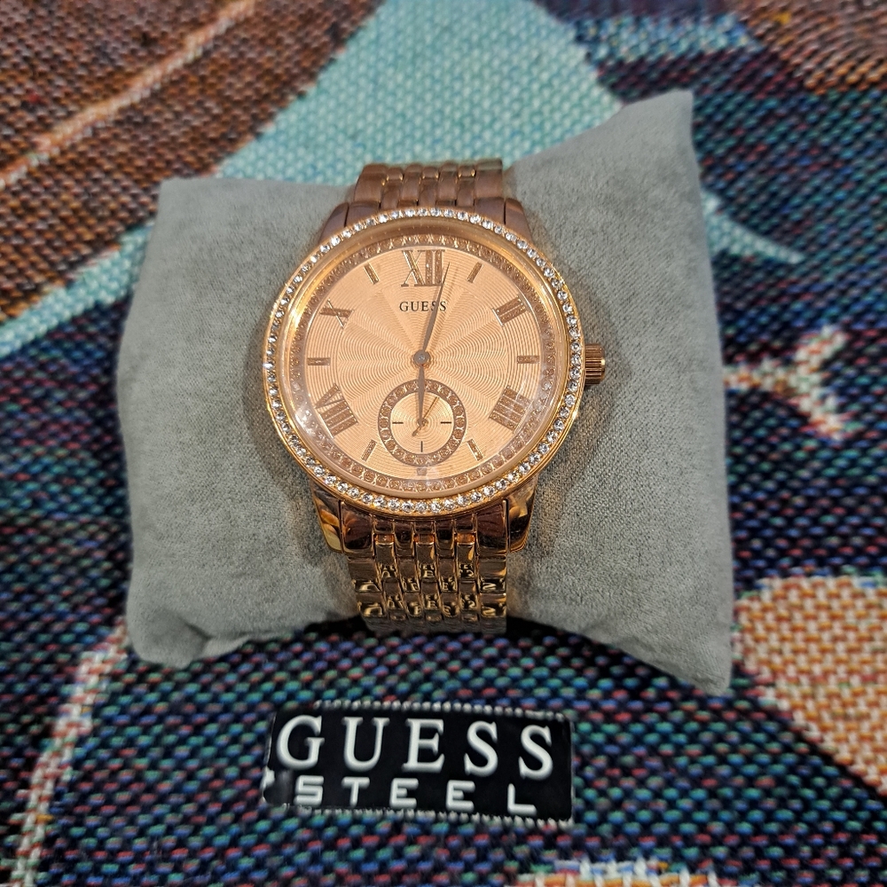 🌈GUESS WATCH IN ROSE GOLD